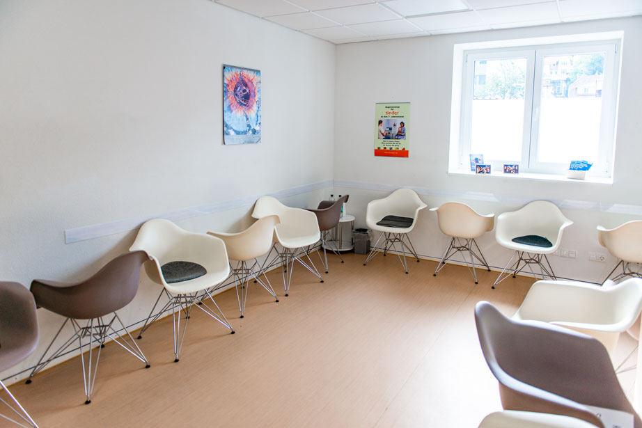 Wartezimmer der Praxis in der Eisenbahnstrasse 10 | Dr. Berret & Kollegen - Ihr Augenarzt in Mosbach